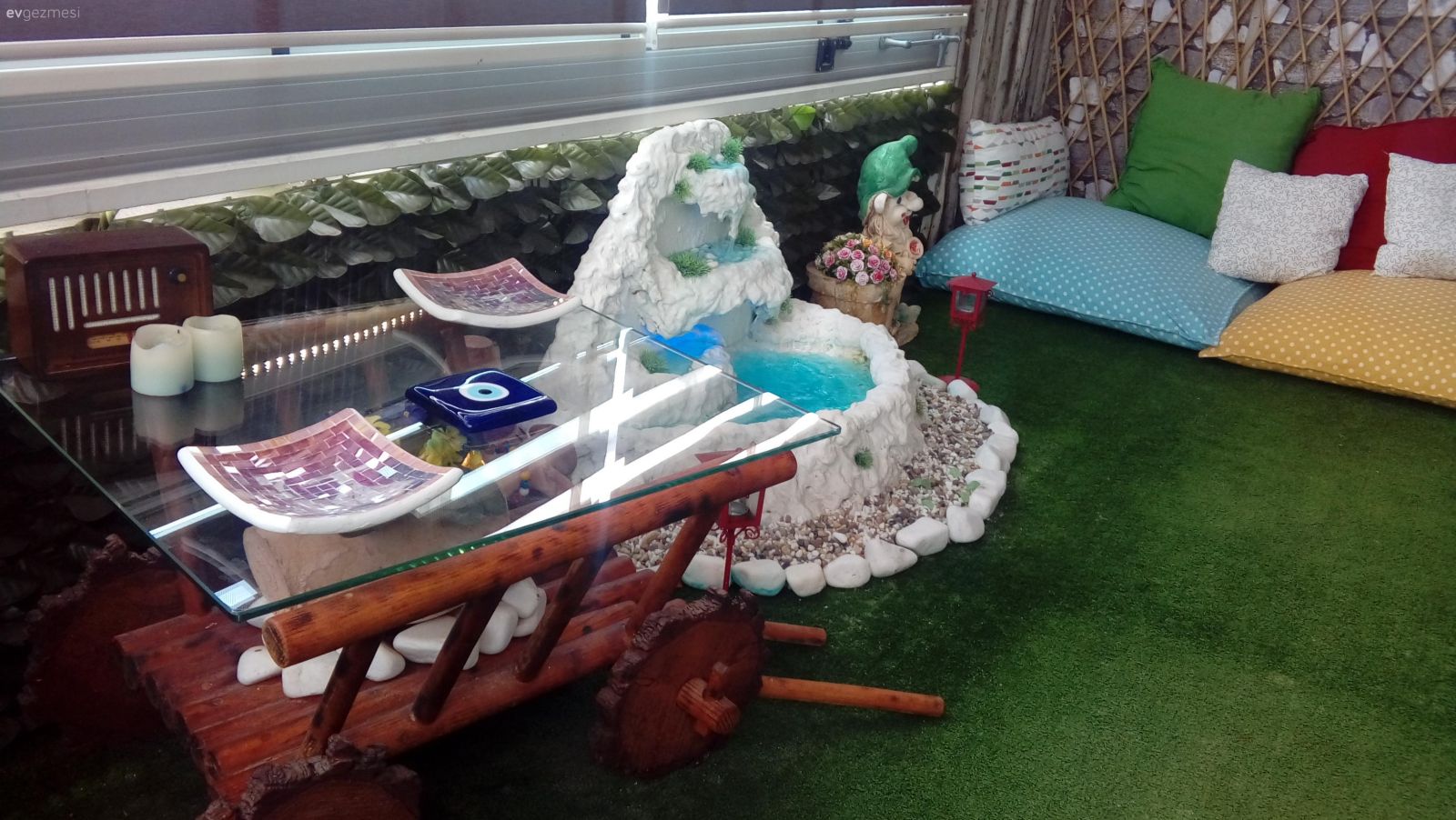 Bolca el emeği aksesuar ile keyiflik bir alan. Gülsüm hanımın balkonu..