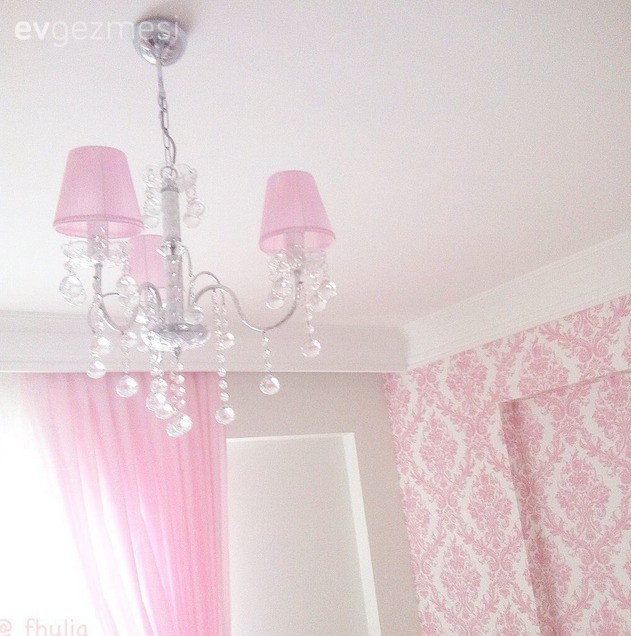 Şebnem Hanım pespembe masal evi