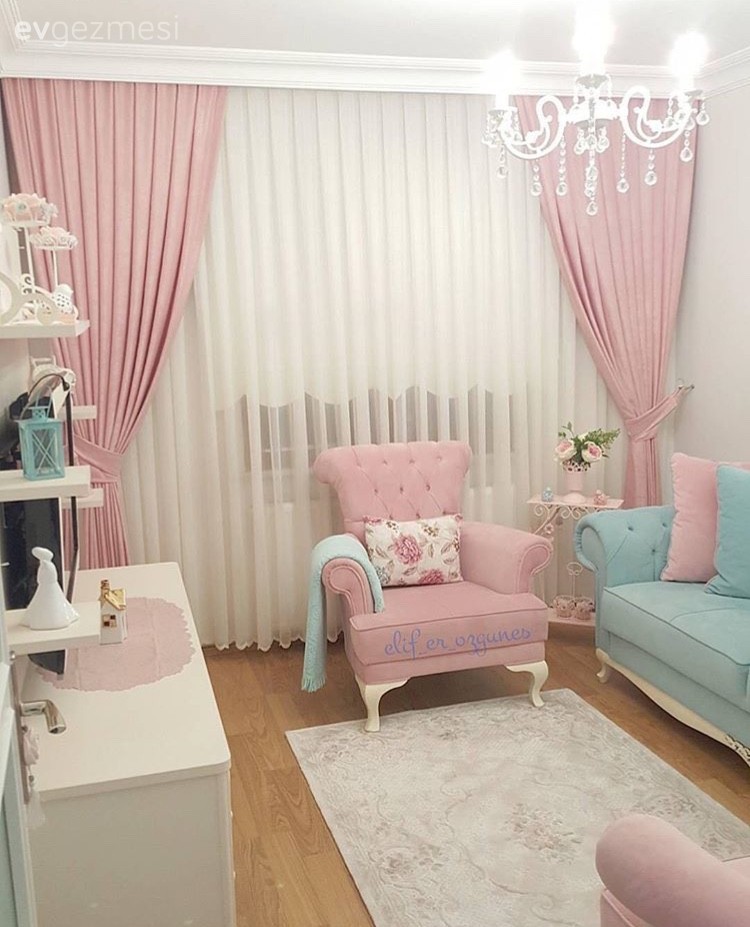 Aydınlatma, Berjer, Fon perde, Halı, Oturma Odası, Pembe, Perde