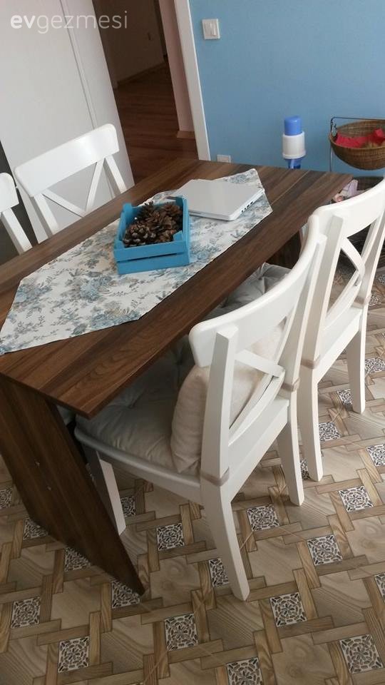 Gülay hanımın country ve rustik esintili özgün mutfağı ve şık banyosu.