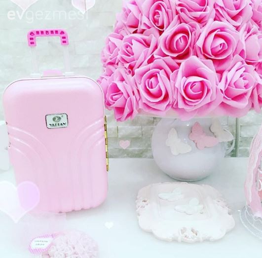 İlknur hanımın pembe hakimiyetinde cıvıl cıvıl evi..