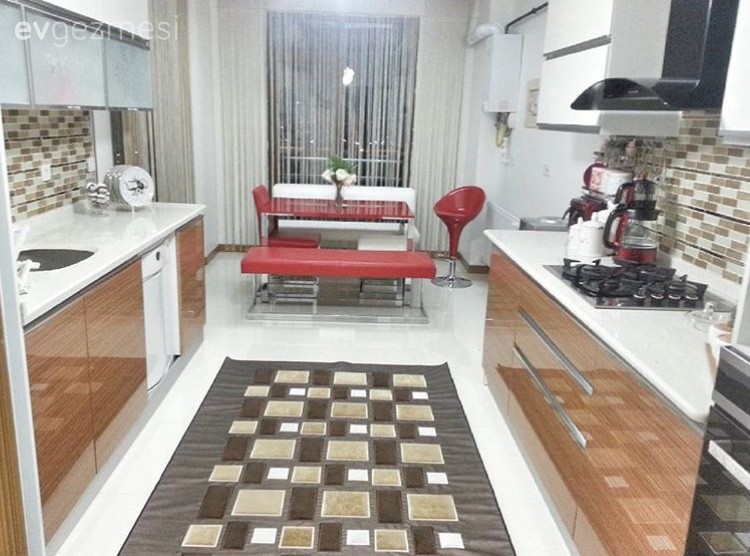 Şenay hanımın aksesuarlarla kişiselleşen, keyifli evi..