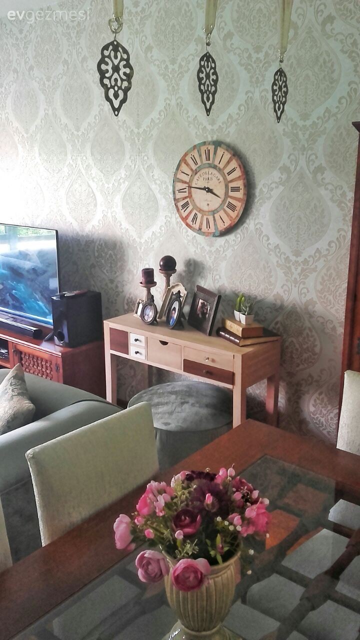 Burcu hanımın doğal ve sıcak bir havası olan, harika evi..