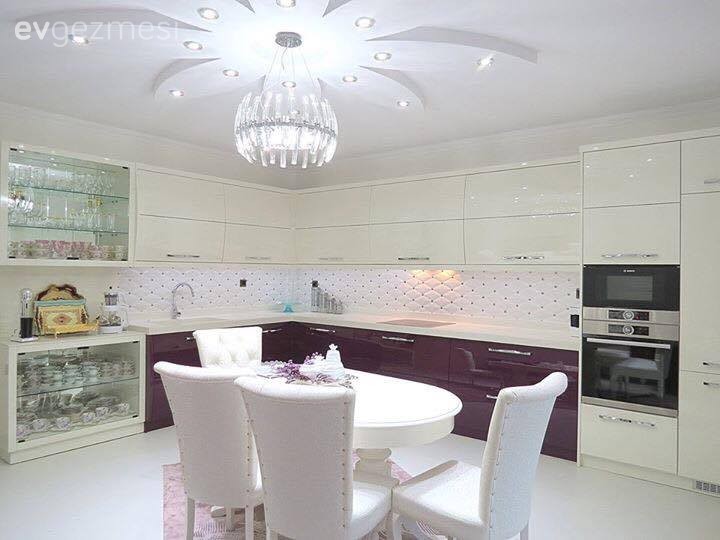 Kebire hanımın oymalı mobilyalar, lüks renklerle, gösterişli evi..