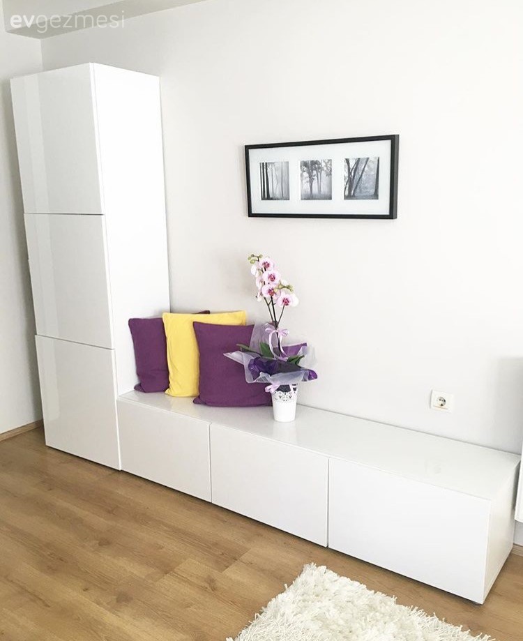 Siyah, beyaz renklerin hakimiyetinde.. Senay hanımın modern evi..