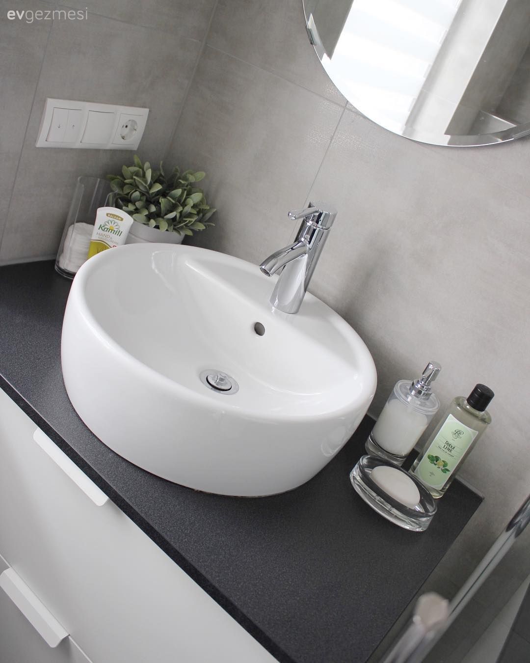 Yeşilin Sofistike Tonlarıyla Derinlik Kazanan Modern Bir Ev