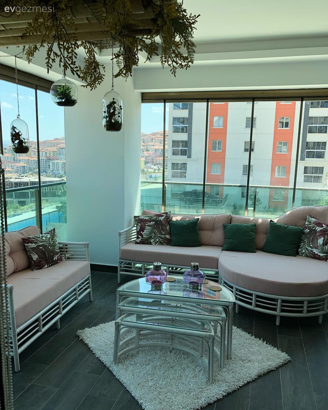 Bu ev gösterişçi olmadan kalitesini hissettiriyor.