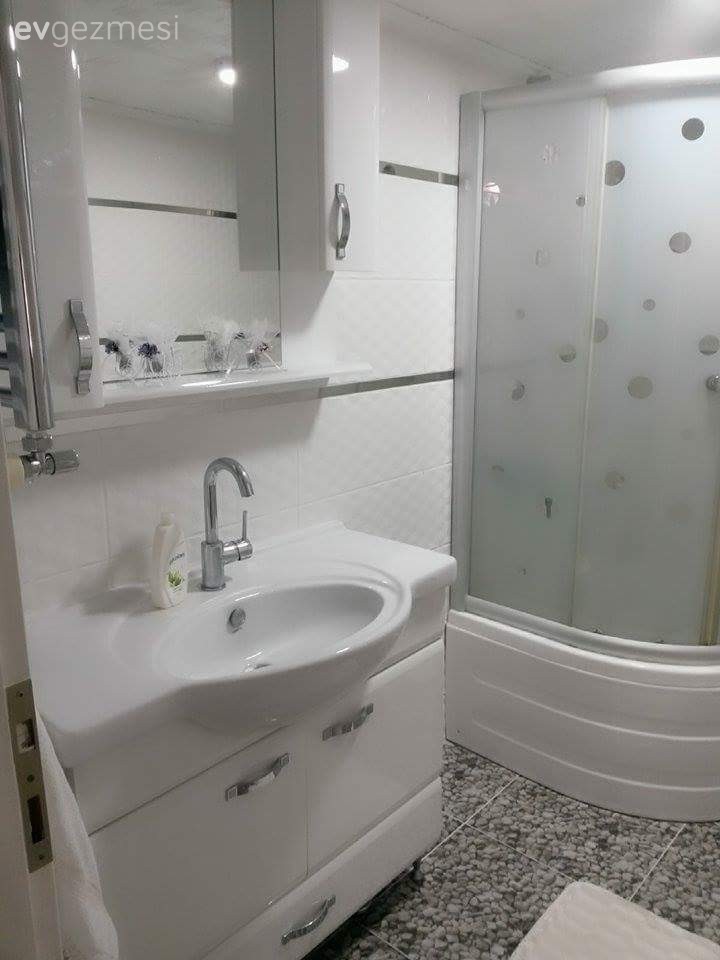 14 sene sonra yenilenen bu evin yeni dekoru konforlu ve uyumlu..