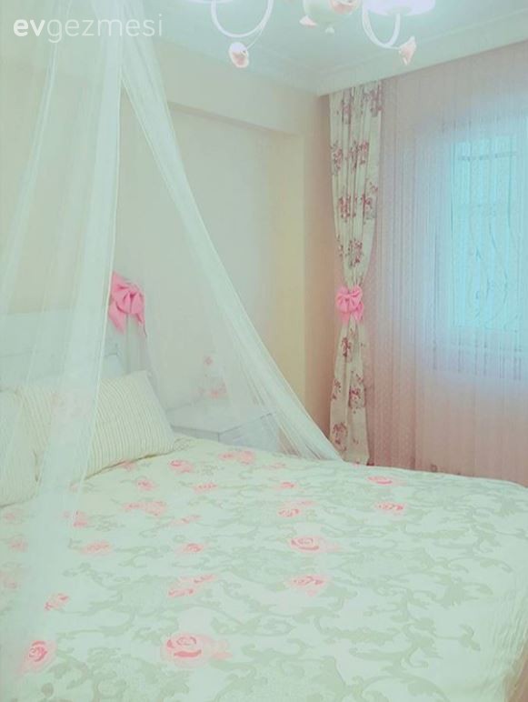 Perde, Yatak Odası, Yatak tacı