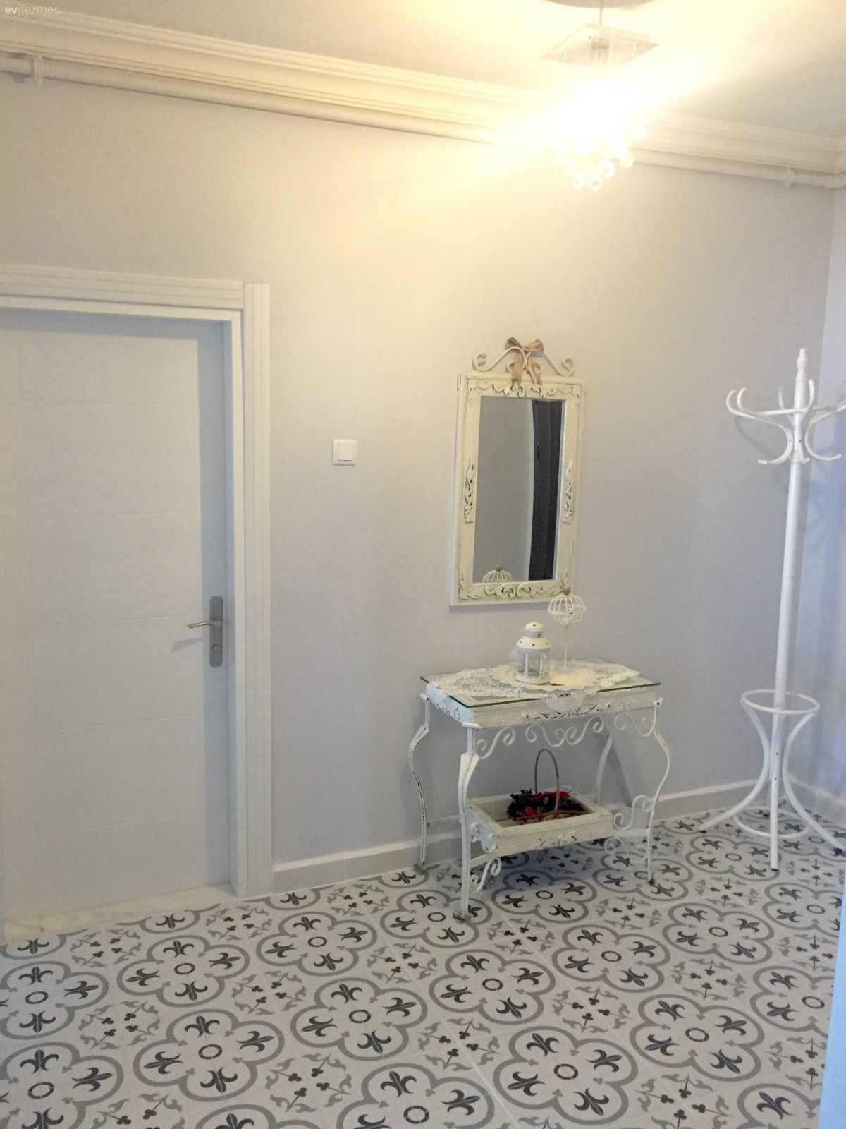 Kübra hanımın anısı olan eşyalarla kimlik kazanan Fransız country evi.