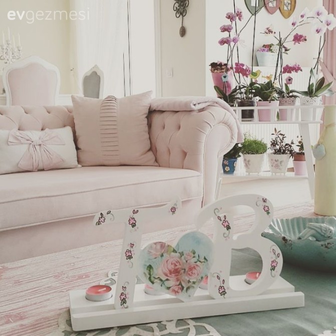 Beyhan hanımın pastel pembe, mavi ve yeşillerle country stil evi.
