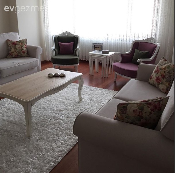 Kır evi (country) stilin hakim olduğu, nostaljik ve şık bir ev..