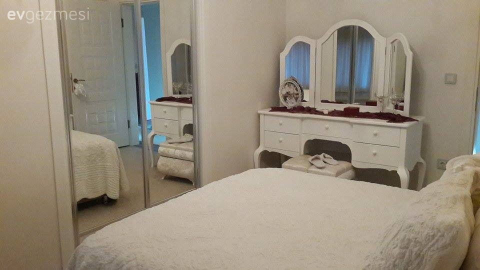 Eylül hanımın altın ve mor hakimiyetinde, özgün ve gösterişli evi..