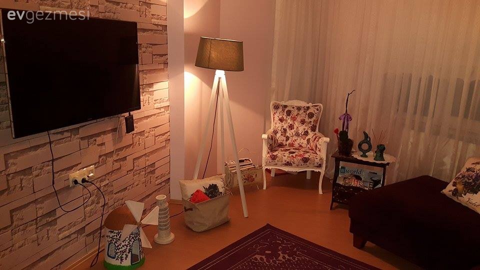 Aydınlatma, Duvar kağıdı, Halı, Lambader, Salon, Tv ünitesi
