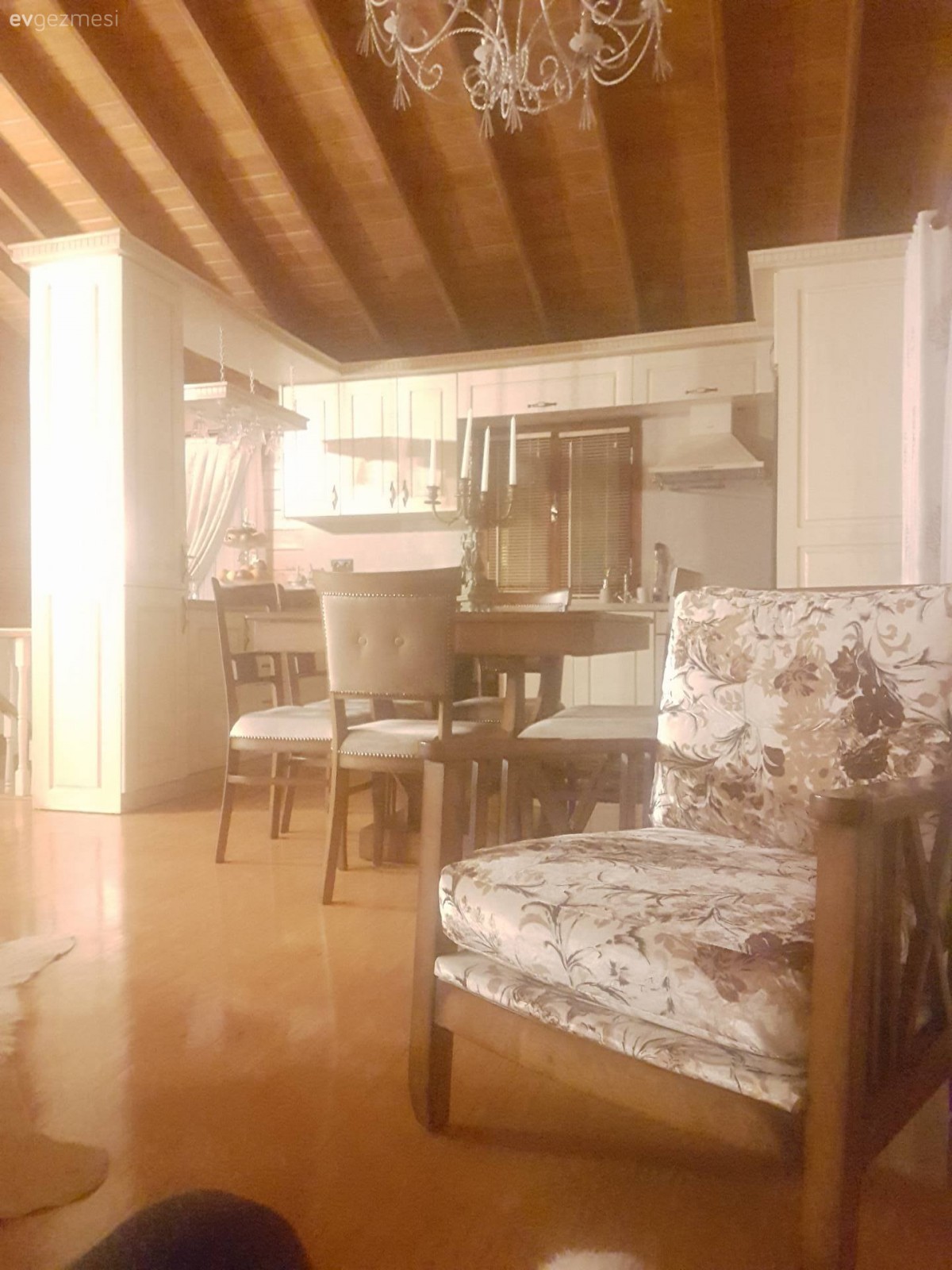 Ahşap Mobilya, Berjer, Beyaz mutfak, Country mutfak, Mutfak, Mutfak masası, Tavan