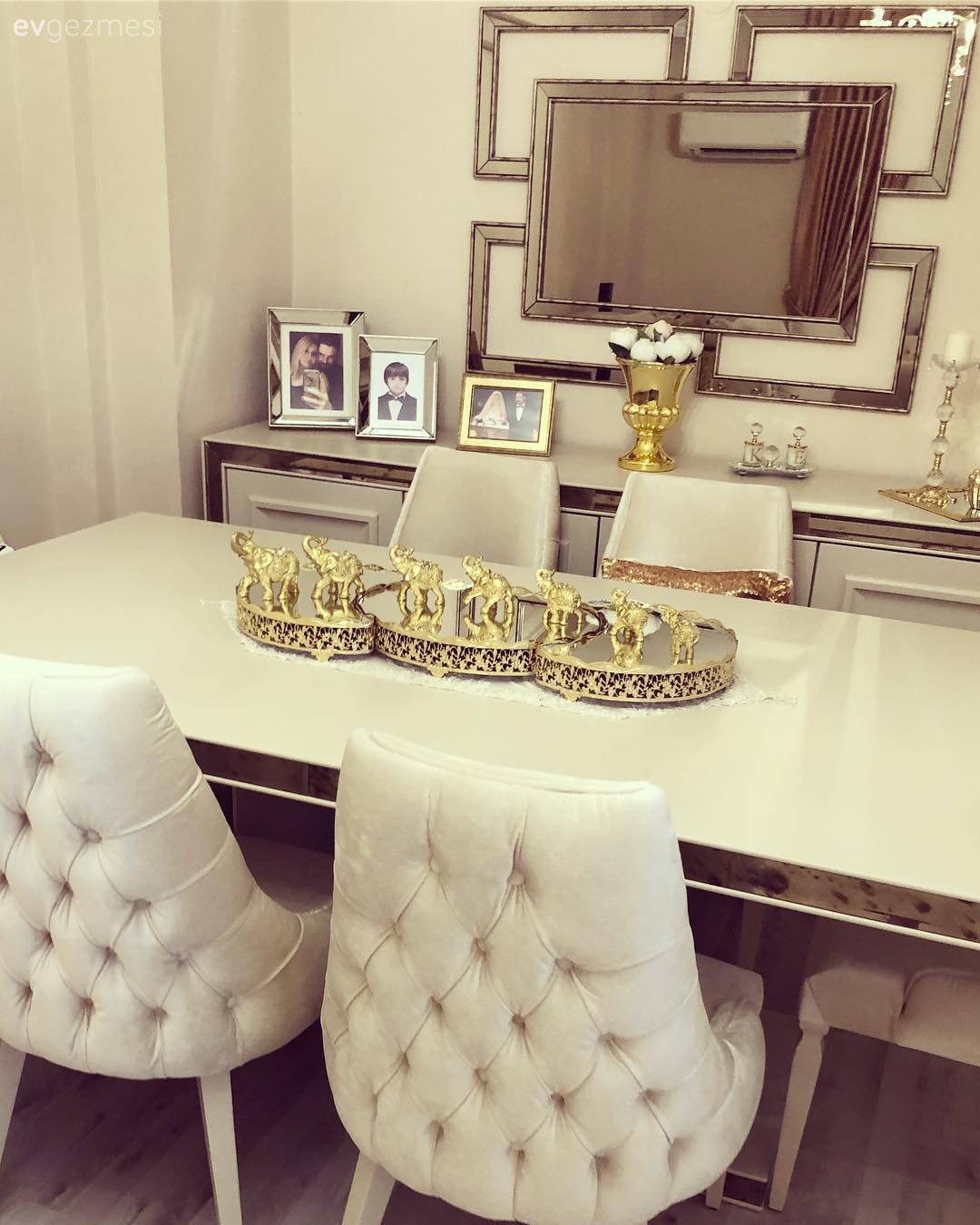 Jardinyer, Altın, Ayna, Salon, Yemek Odası, Kapitone, Kapitone sandalye, Vazo, Konsol, Aynalı mobilya