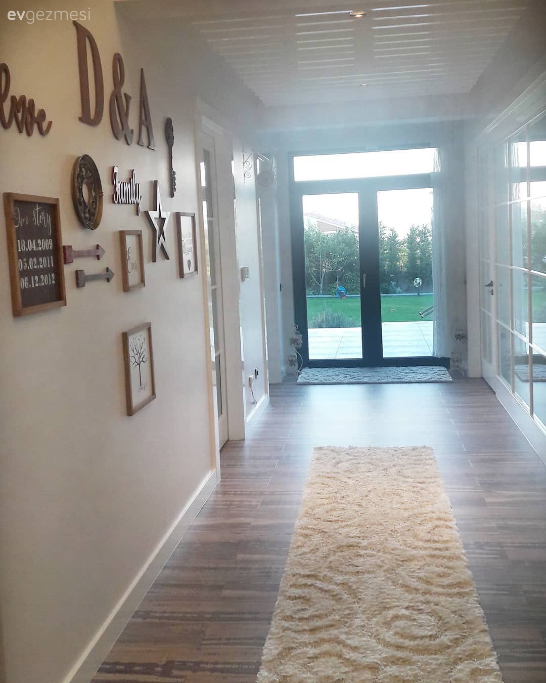 Hol, Duvar dekorasyonu, Yolluk