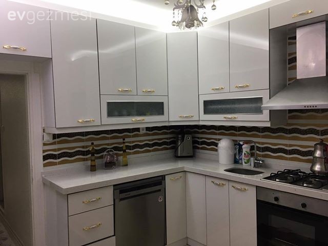 Mutfağın tadilat öncesi ve sonrasından kareler..