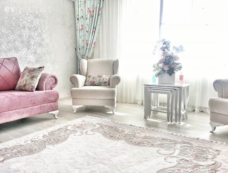 Sümeyye hanımın her odası kendi içinde uyumlu, sade evi..