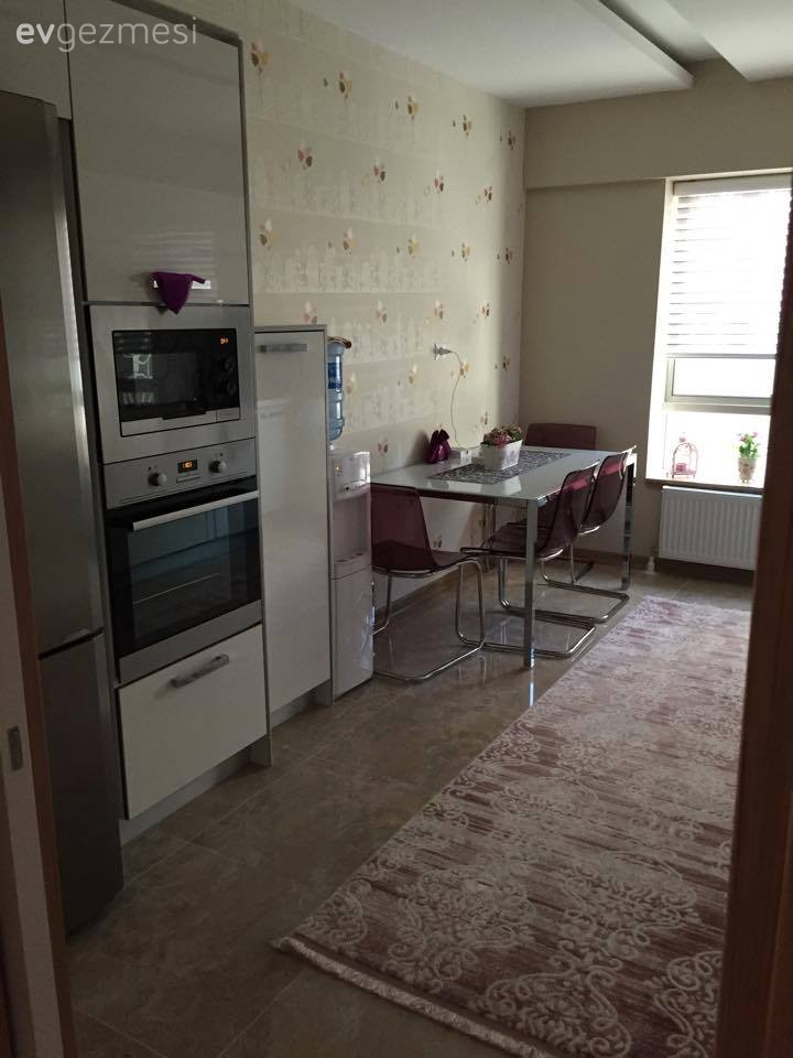Songül hanımın mor ve gri uyumuyla, şık ve göz alıcı evi..