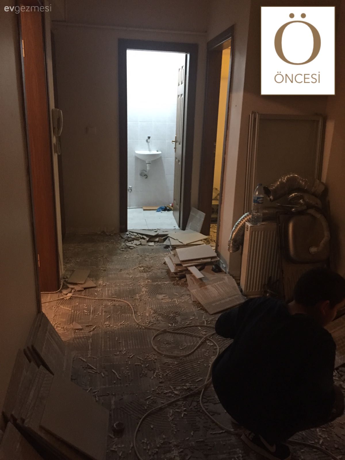 Yeni tasarım hem kullanışlı, hem modern ve şık. Dilek hanımın tadilat geçiren banyo ve holü..
