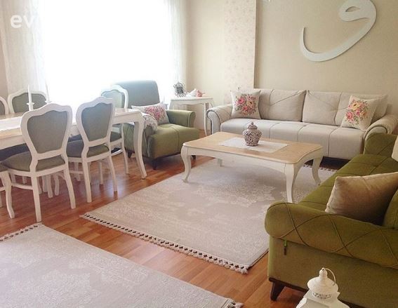 Dilek hanımın yeşil vurgusu ile dingin ve zarif evi..