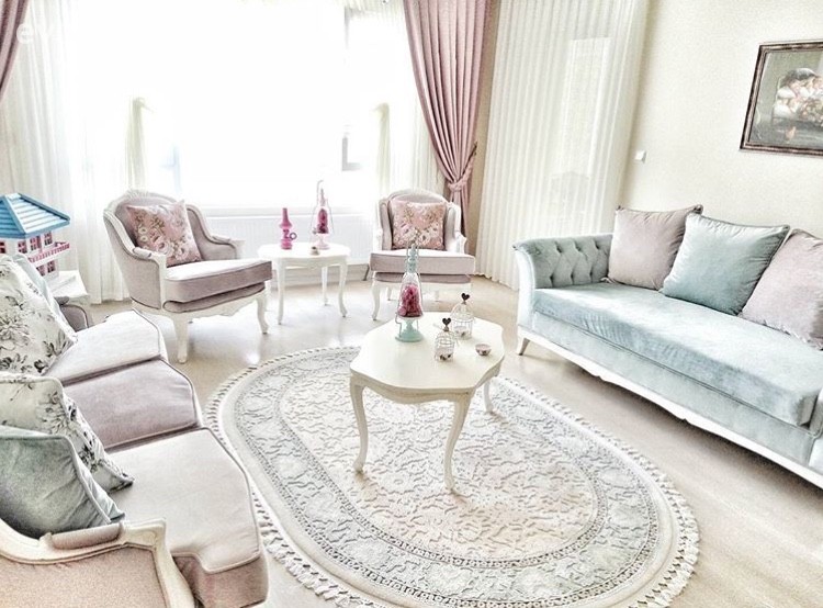 Pastellerin hakimiyetinde masalsı bir ev..