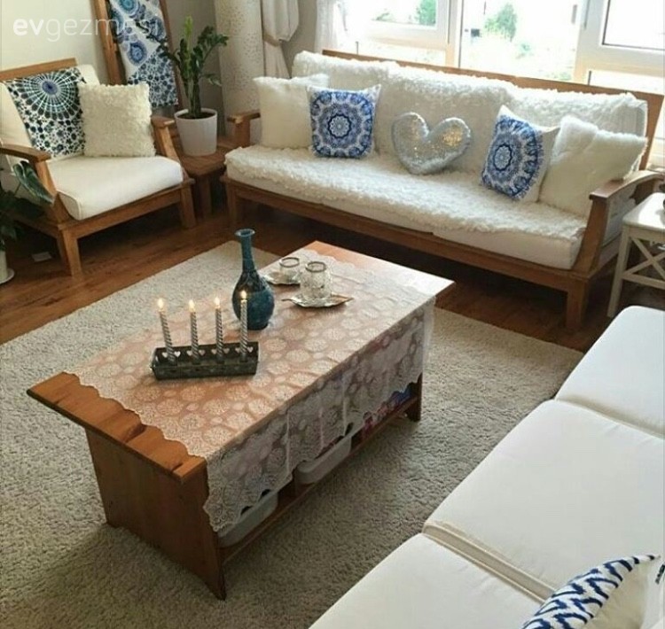 Özlem hanımın anısı olan aksesuarlarla dolu, zarif ve nostaljik evi..