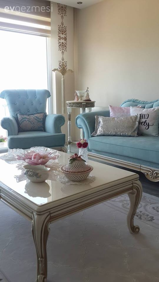 Ecenur hanımın klasik stilde, şık ve keyifli evi..