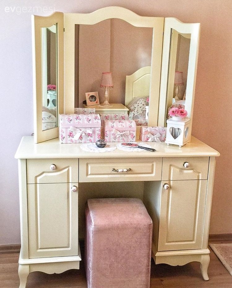 Country (kır evi) stilde, her köşesi özenli ve iç açıcı bir ev..