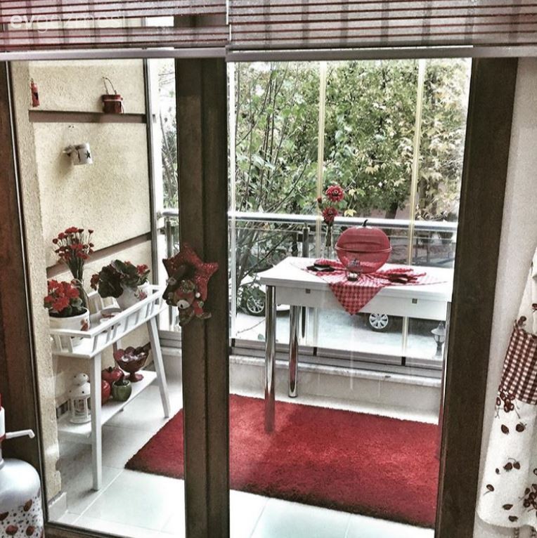 Balkon, Çiçeklik, Halı, Ikea, Kırmızı, Mutfak