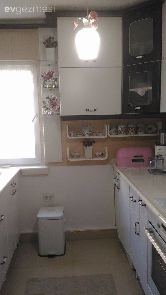 Nilgün hanımın her köşesini değerlendirdiği klasik stil evi..