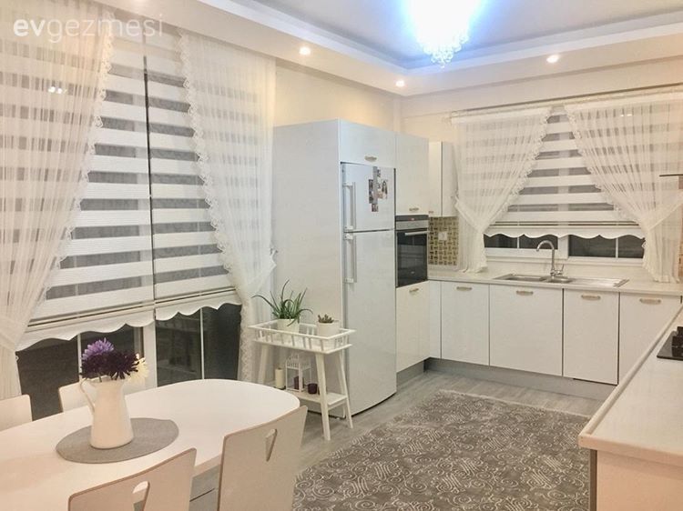 Altın ve mor detaylar ile göz alıcı. Hasret hanımın evinden..