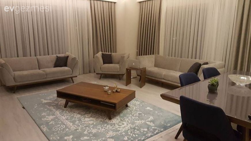 Ayça hanımın toprak tonlarını, ahşapla tamamladığı dingin evi..