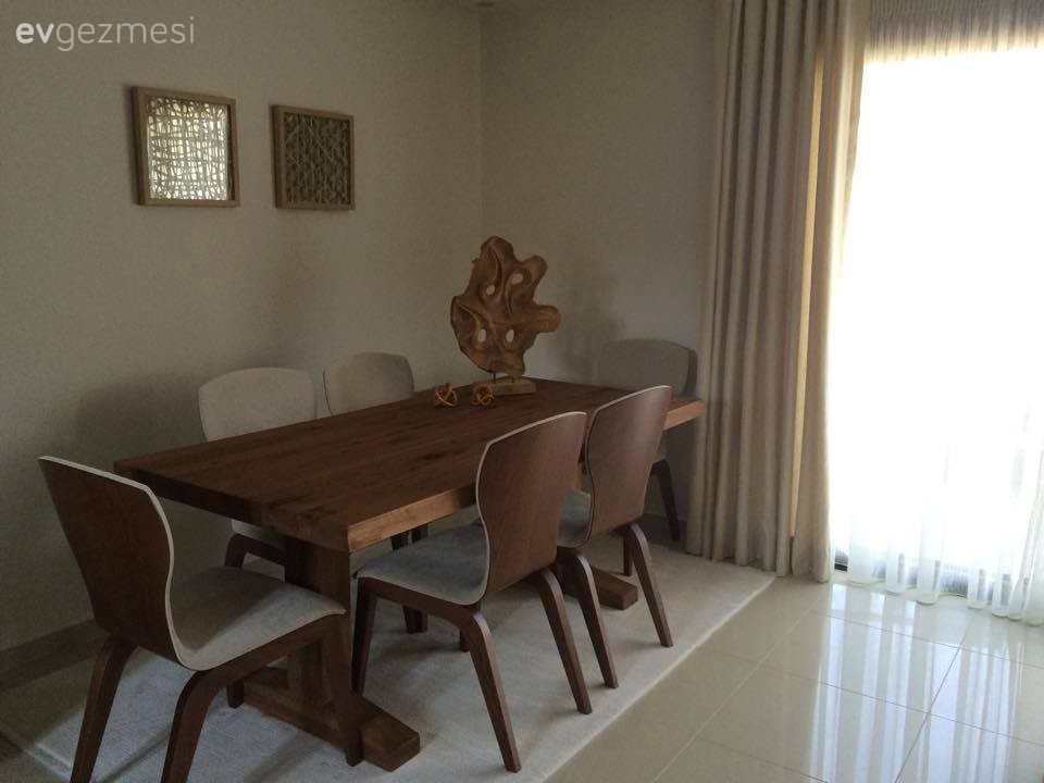 Her köşesinde ahşabın sıcaklığının olduğu modern ve konforlu bir ev.. 