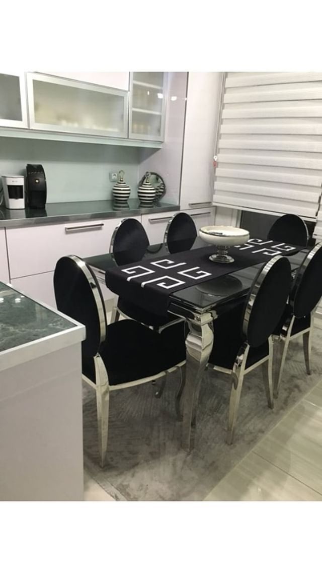 Bu Kullanışlı ve Şık Mutfak Yarımada ile İki Farklı Bölüme Ayrılıyor