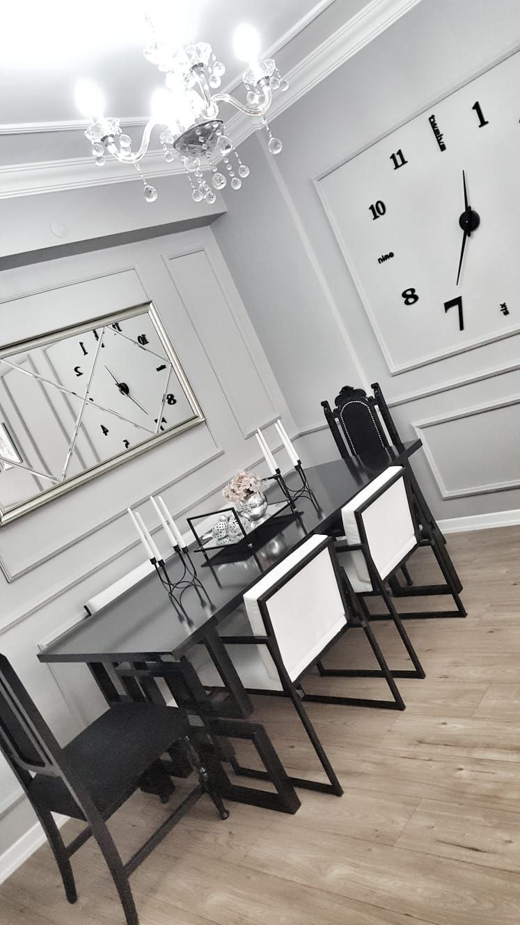 Yemek Odası, Metal sandalye, Siyah- Beyaz, Duvar saati, Baklava ayna, Salon, Dekoratif Objeler, Yemek odası avizesi, Ayna, Ayna çerçeve