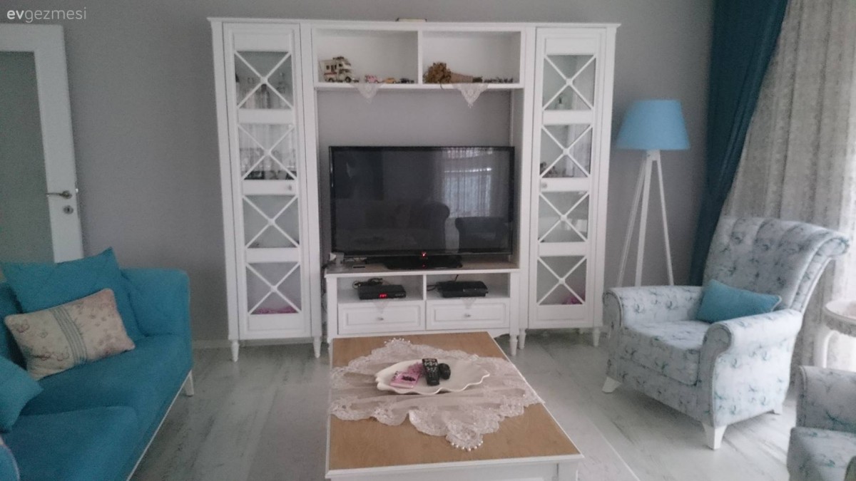 Betül hanımın mavi ve beyaz hakimiyetinde zarif ve dingin, harika evi.