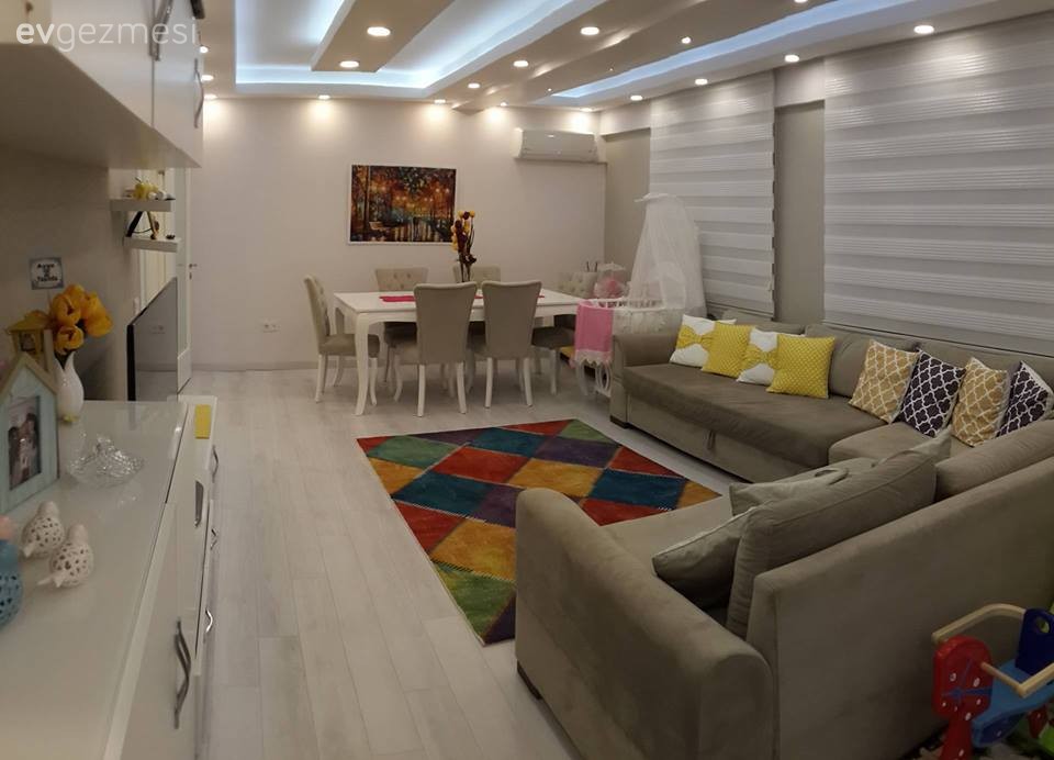 Gülay hanımın sarı ile dinamizm kazanan konforlu evi..