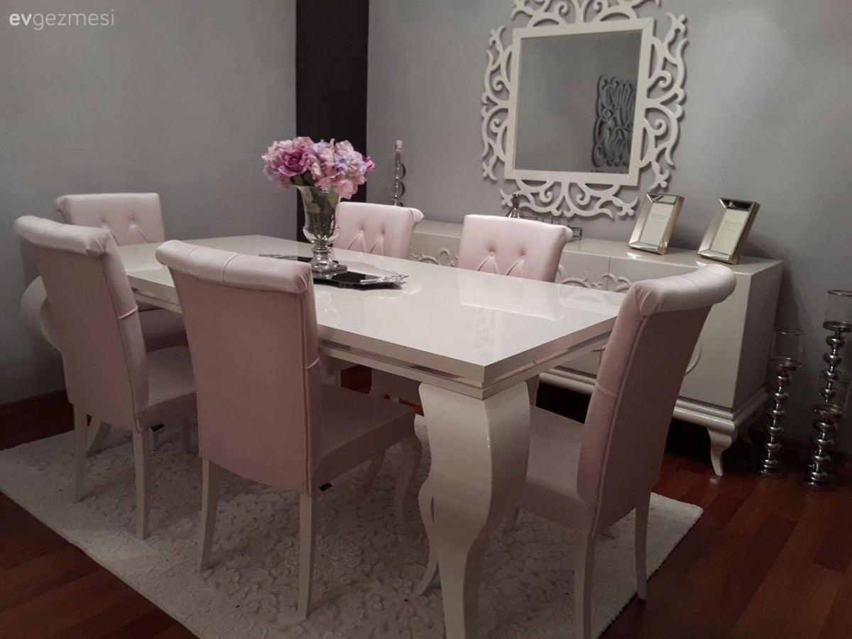 Klasik stilde salonda yumuşak tonlar.. Havva hanımın zarif dekoru..