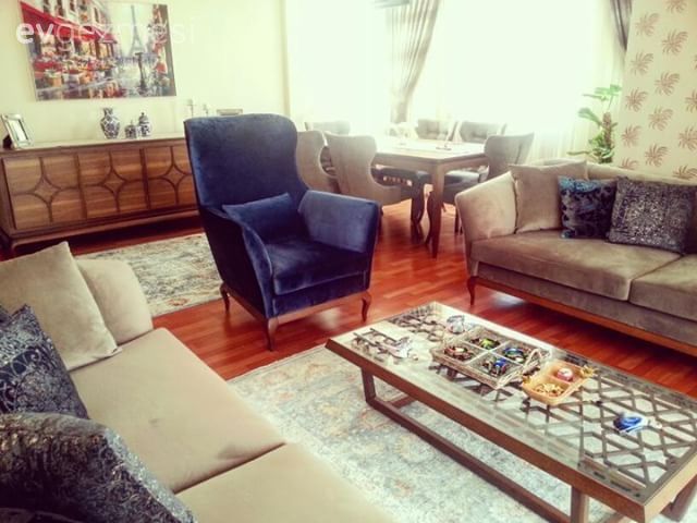 Geometrik çizgiler, keyifli bir ortam. Hande hanımın salonu..