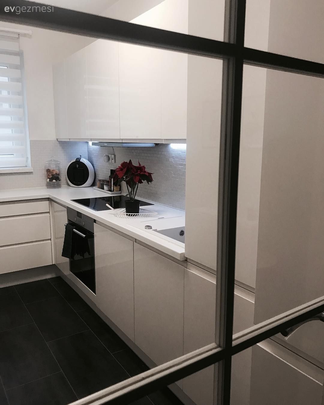 Mutfak, Beyaz mutfak, Modern mutfak, Kulpsuz mutfak dolabı