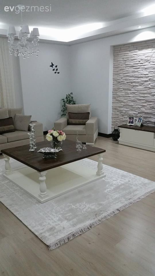 Halı, Salon, Sehpa, Taş duvar