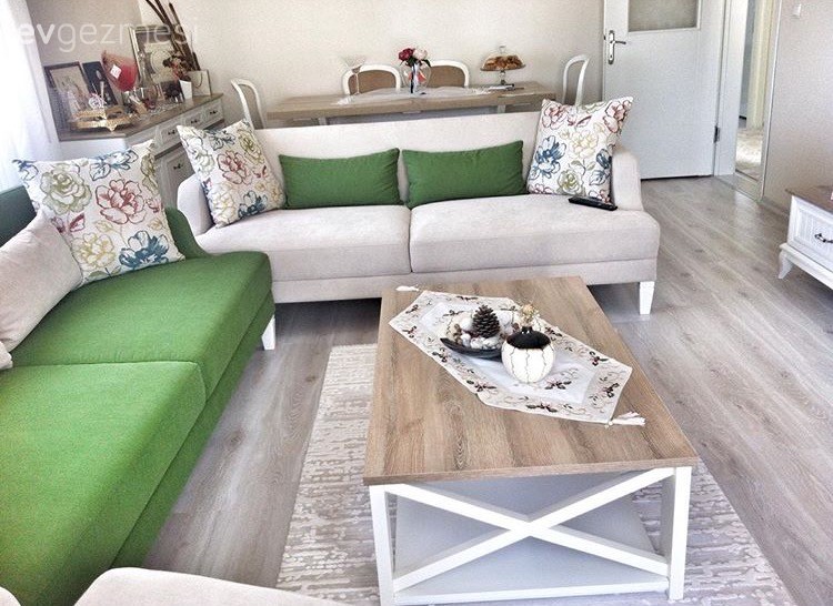 Toprak renklerde, naturel ve zarif bir salon..