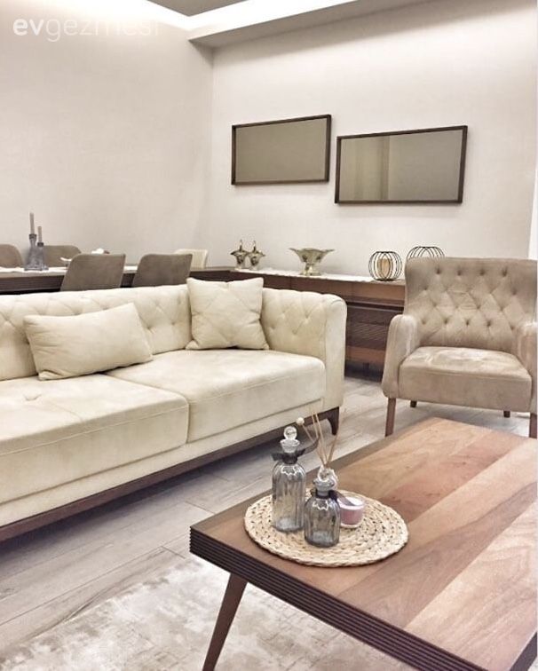 Bu Salon Sıcak Renkler, Modern Mobilyalarla Keyifleniyor