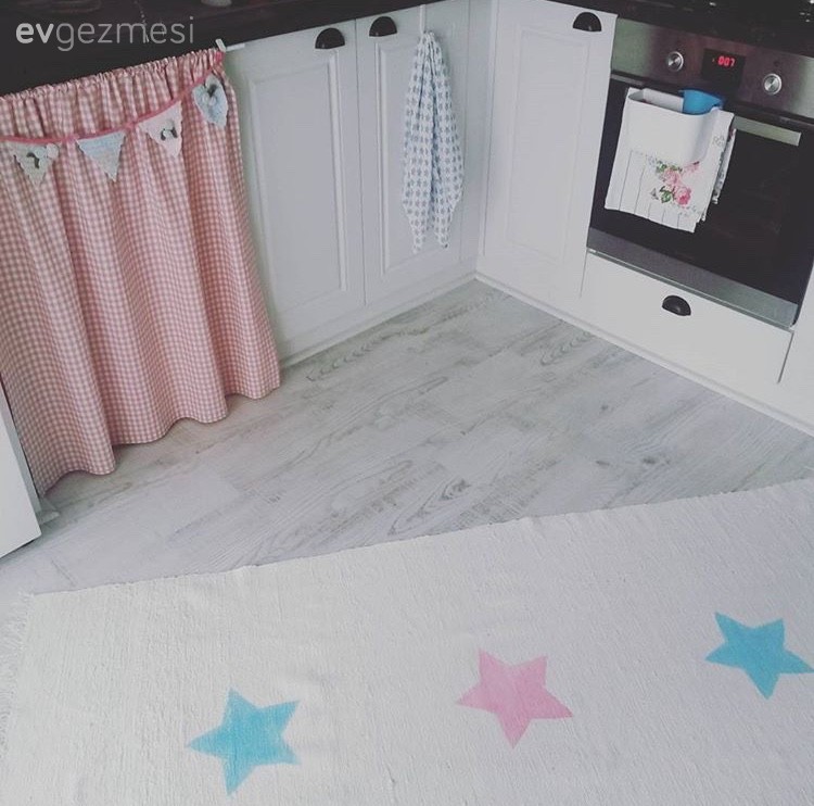 Ayça hanımın her detayı nostalji kokan, el emeği dolu evi..