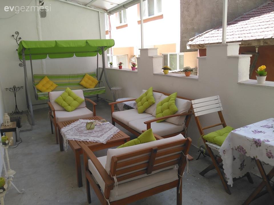 Dilek hanımın alana uygun seçimleriyle, ferah ve uyumlu evi..