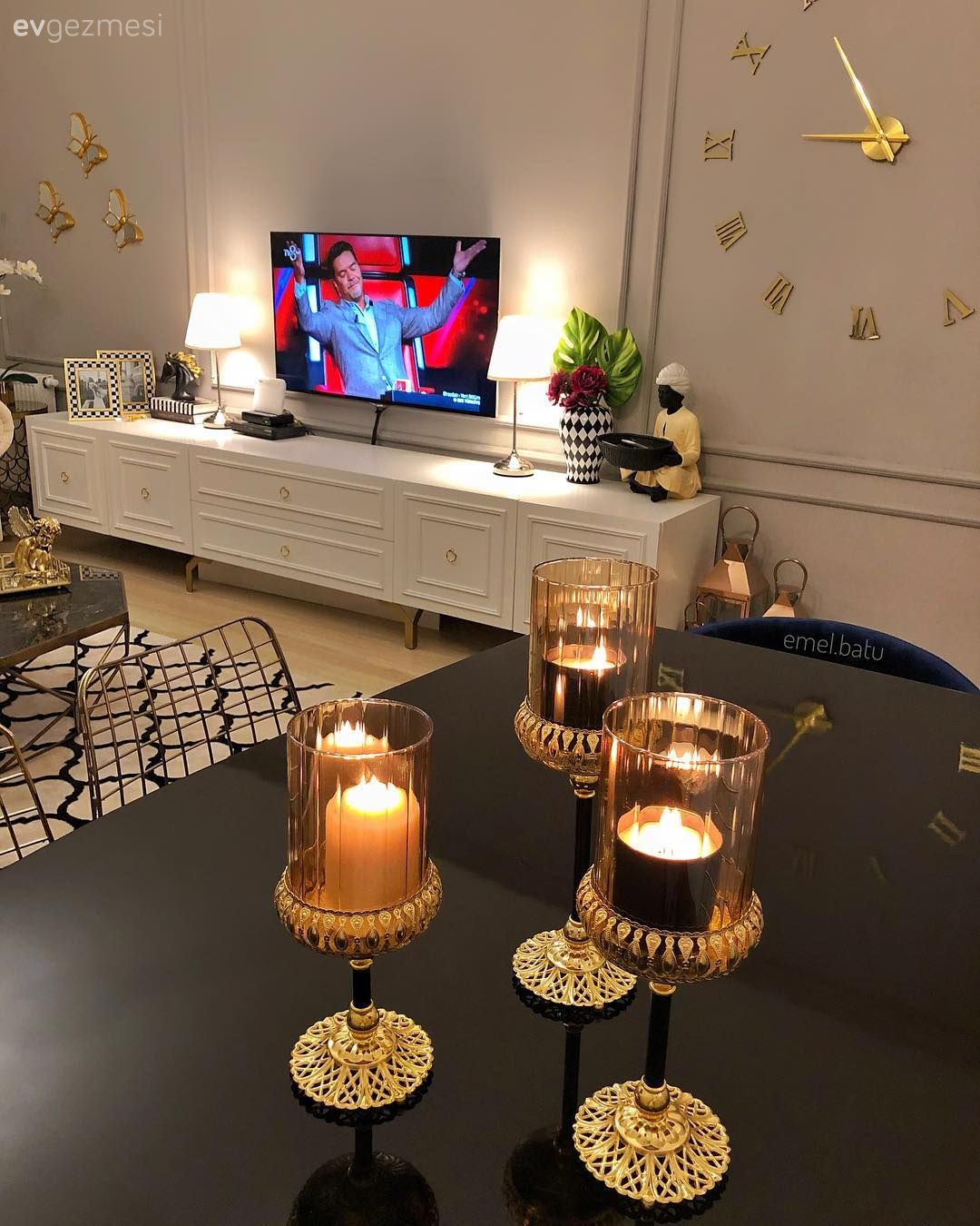 Salon, Şamdan, Metal duvar saati, Tv ünitesi