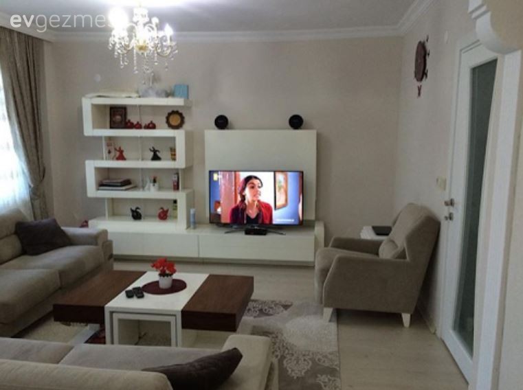 Duygu hanımın nötr renklerin hakimiyetinde konforlu ve dingin evi..