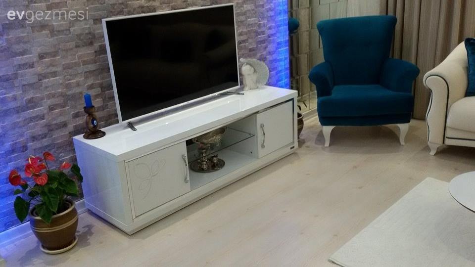 Spor ve monoton salondan, hareketli ve şık bir salona değişim..